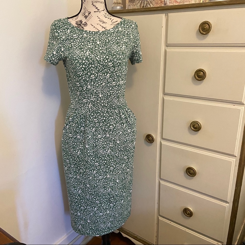 ✨HP✨Boden Floral Green Dress